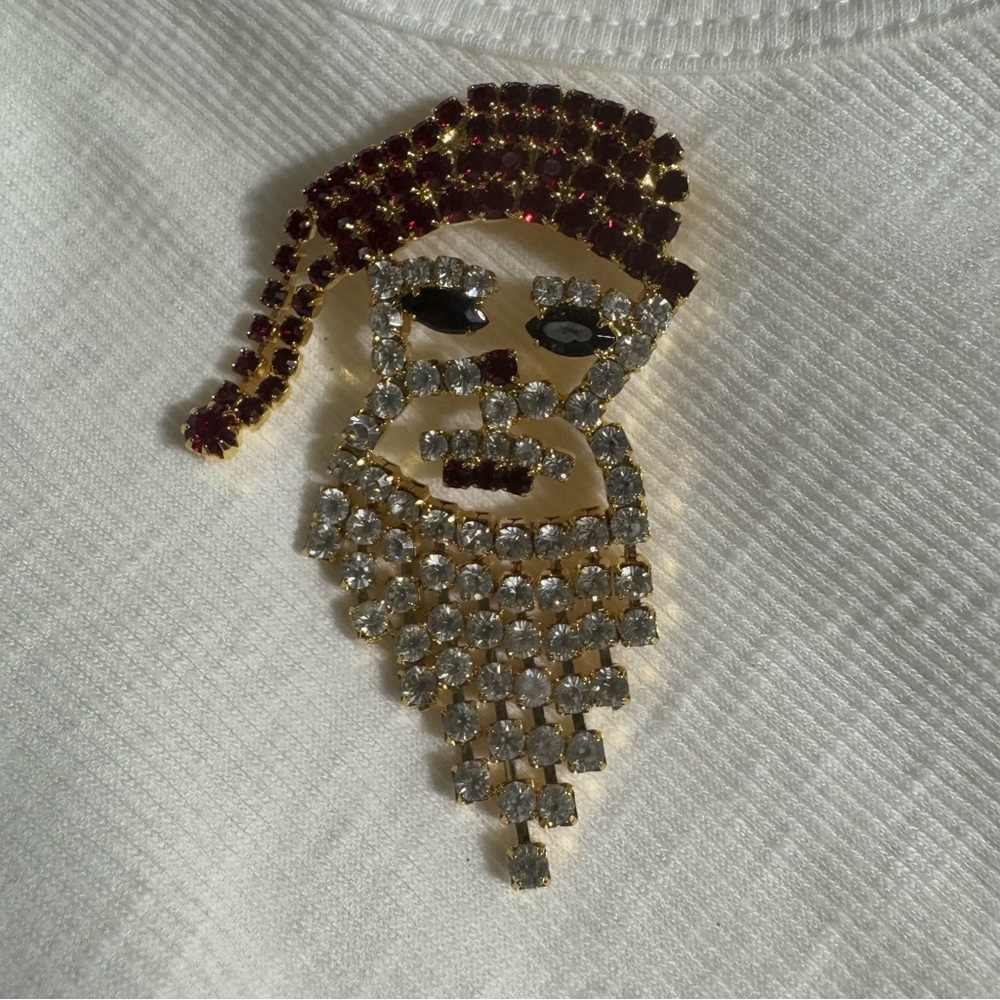 Adorable Santa Claus Christmas Brooch Rhinestones Pin With Movable Beard & Hat